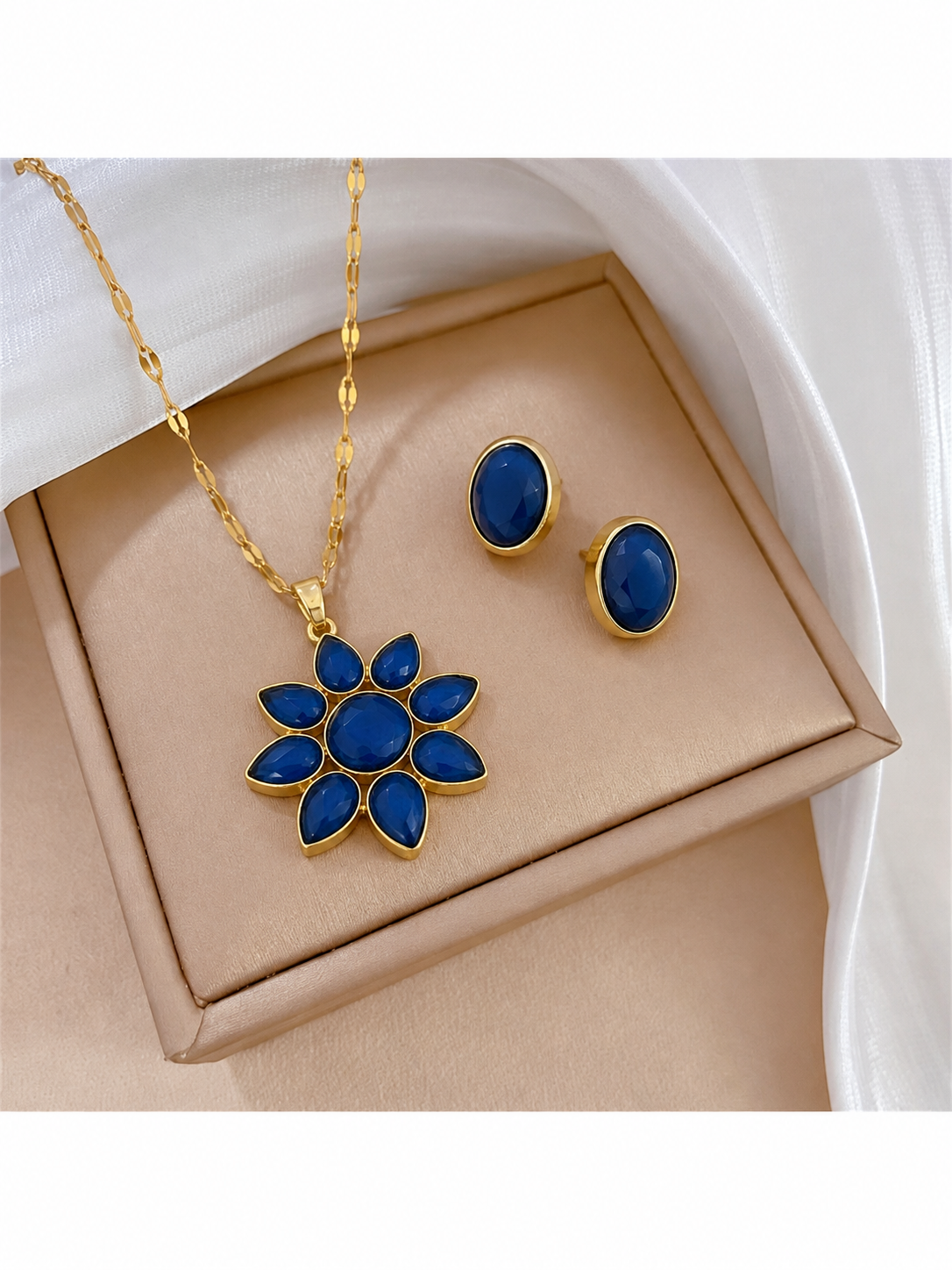 Handmade Brass Floral Pendant Necklace and Stud Earrings Set, Handcrafted Flower Jewelry Set, Artisan Brass Statement Jewelry for Women